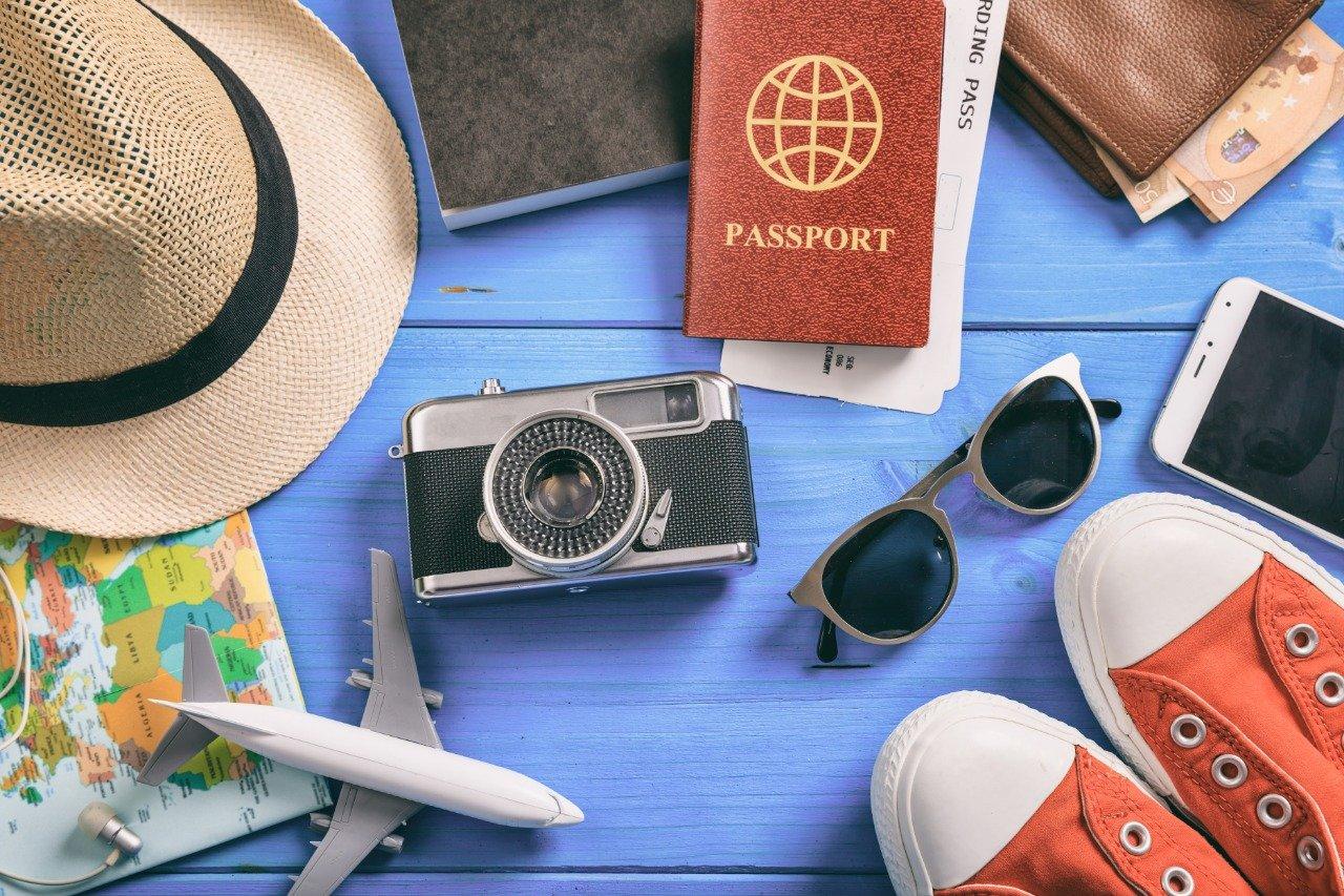 Top 7 Travel Essentials For Bald Men [2023 Holiday Packing Checklist]